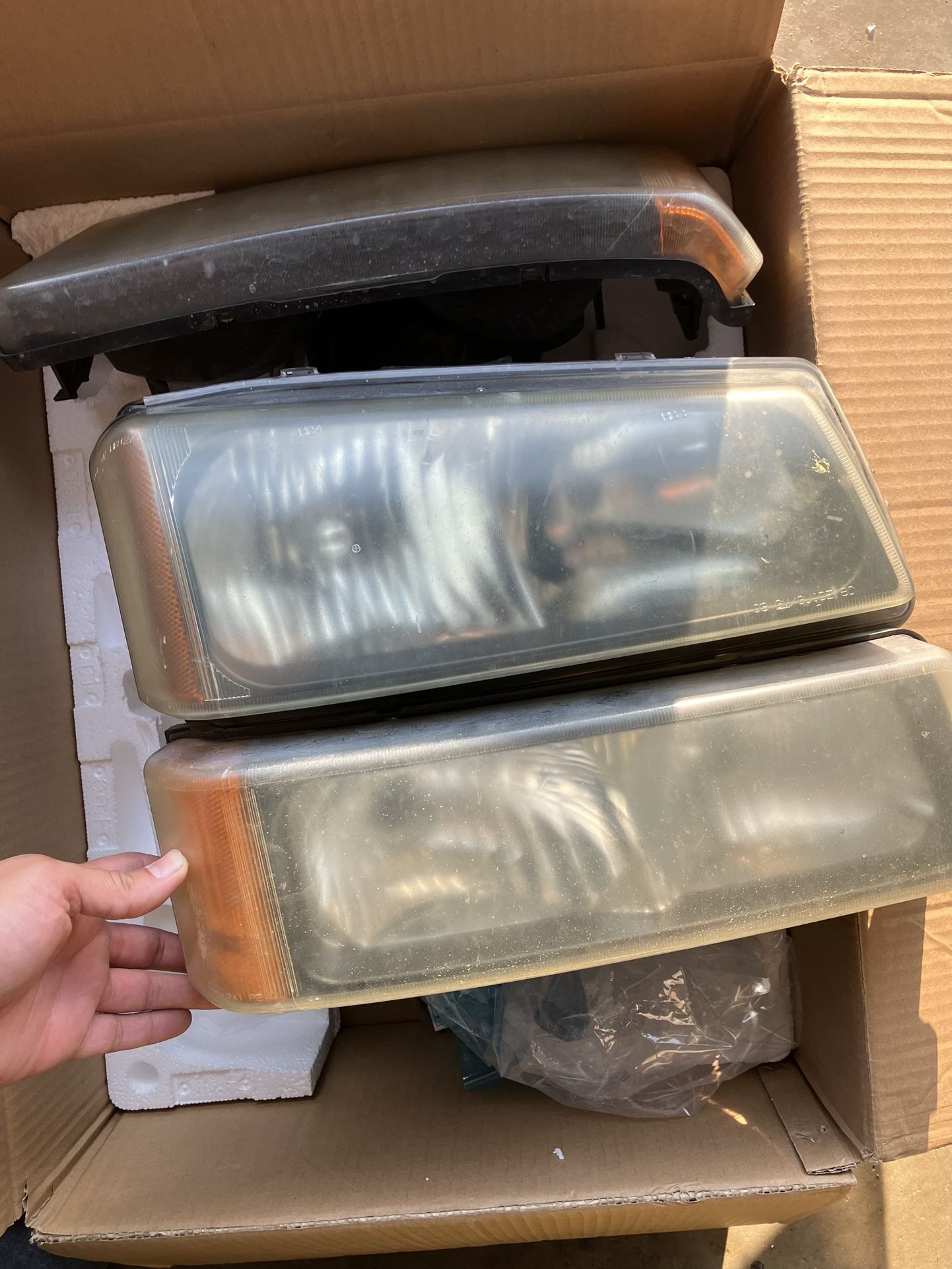 03-06 Chevrolet Silverado Avalanche Headlights