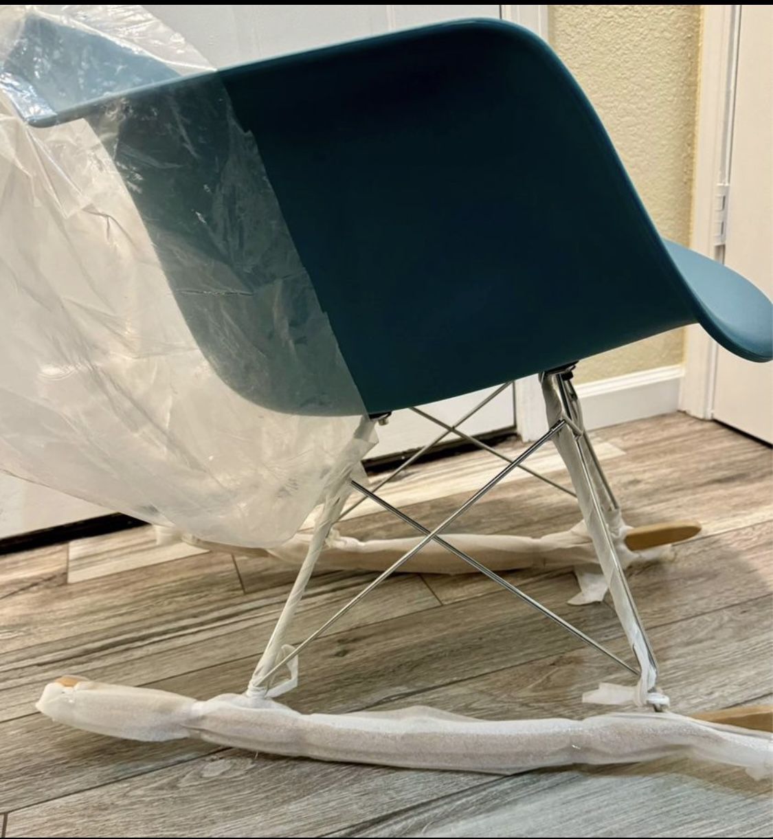 ⭐️New 2xhome Rocking chair w/ chrome Eiffel Base. p/u By ASHLAN AND TEMPERANCE IN CLOVIS