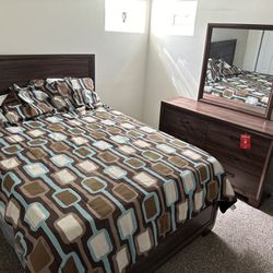 Queen Bedroom Set With Mattress NEW 