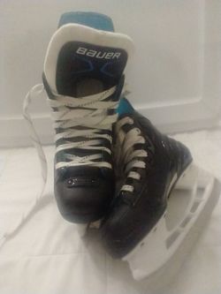 Children's Ice Hockey Skates, Knee Pads & Gloves