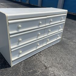 Delivery Available! White 6 Drawer Bedroom Dresser Bureau Chest! Some cosmetic see pics. Drawers all slide great. 50.5x18x29in