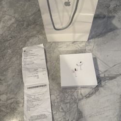AirPods Pro (2nd generation) with MagSafe Charging Case (USB-C)