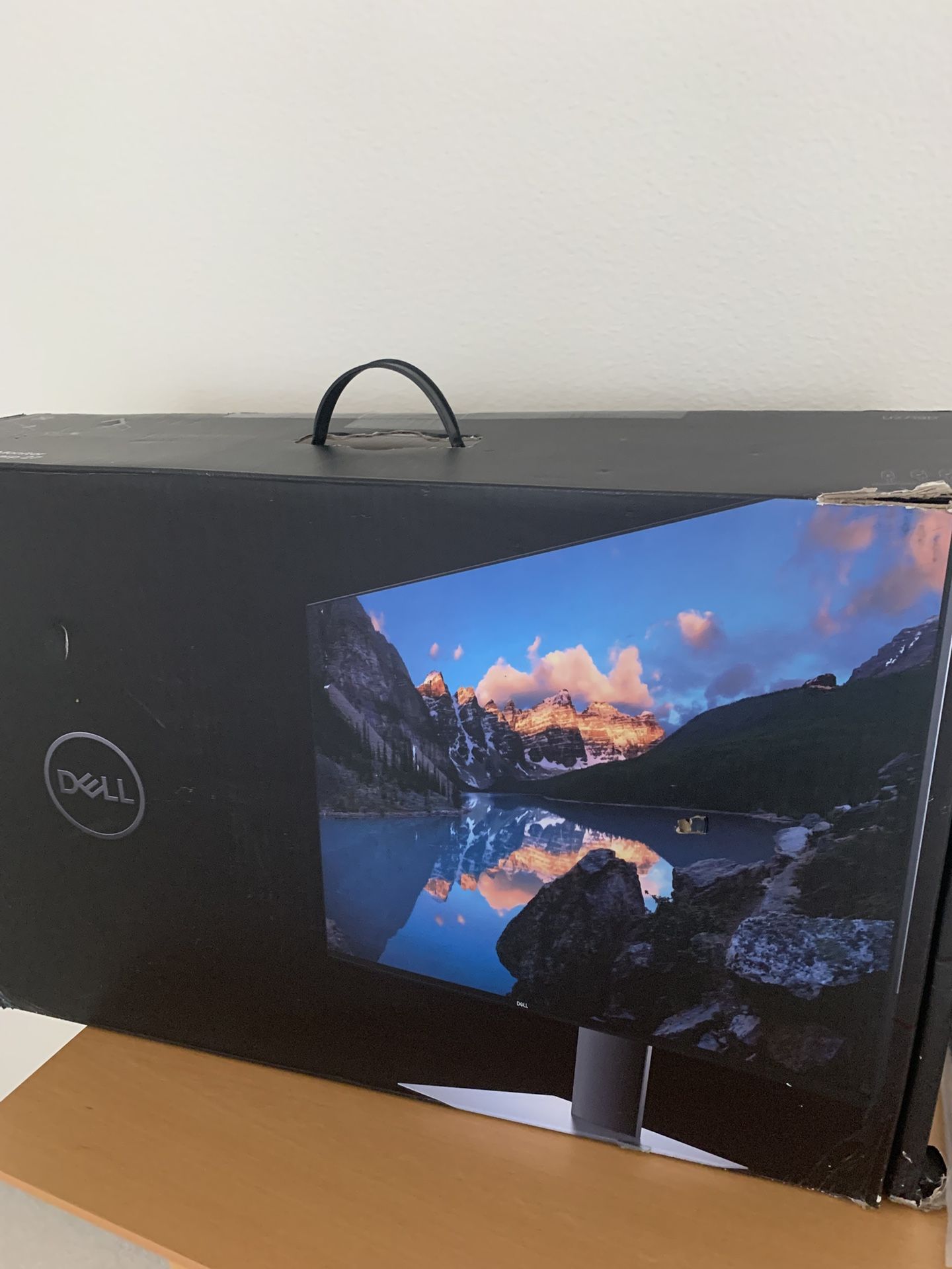 Dell 27” Ultrasharp QHD 1440p Monitor U2719D