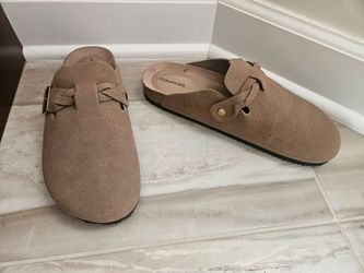 Womens Size 10 maurices brand new sandal slide