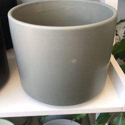 The Six Cylinder Grey Pot