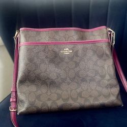 👜 Authentic Coach Crossbody Bag – Signature Canvas & Leather Trim | Very Good Condition