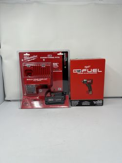 Milwaukee M18 FUEL 1/2 in. Impact Wrench w/ 5.0Ah Starter Kit