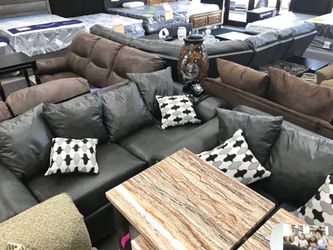 💸💸💸💸Gray sofa and loveseat with pillows $499