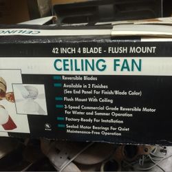 Vendo Este Ventilador De Techo Para Cuarto O Sala... I'm Selling This Ceiling Fan In North Rialto CA For $60 Dls Low Ballers Will Be Ignored 