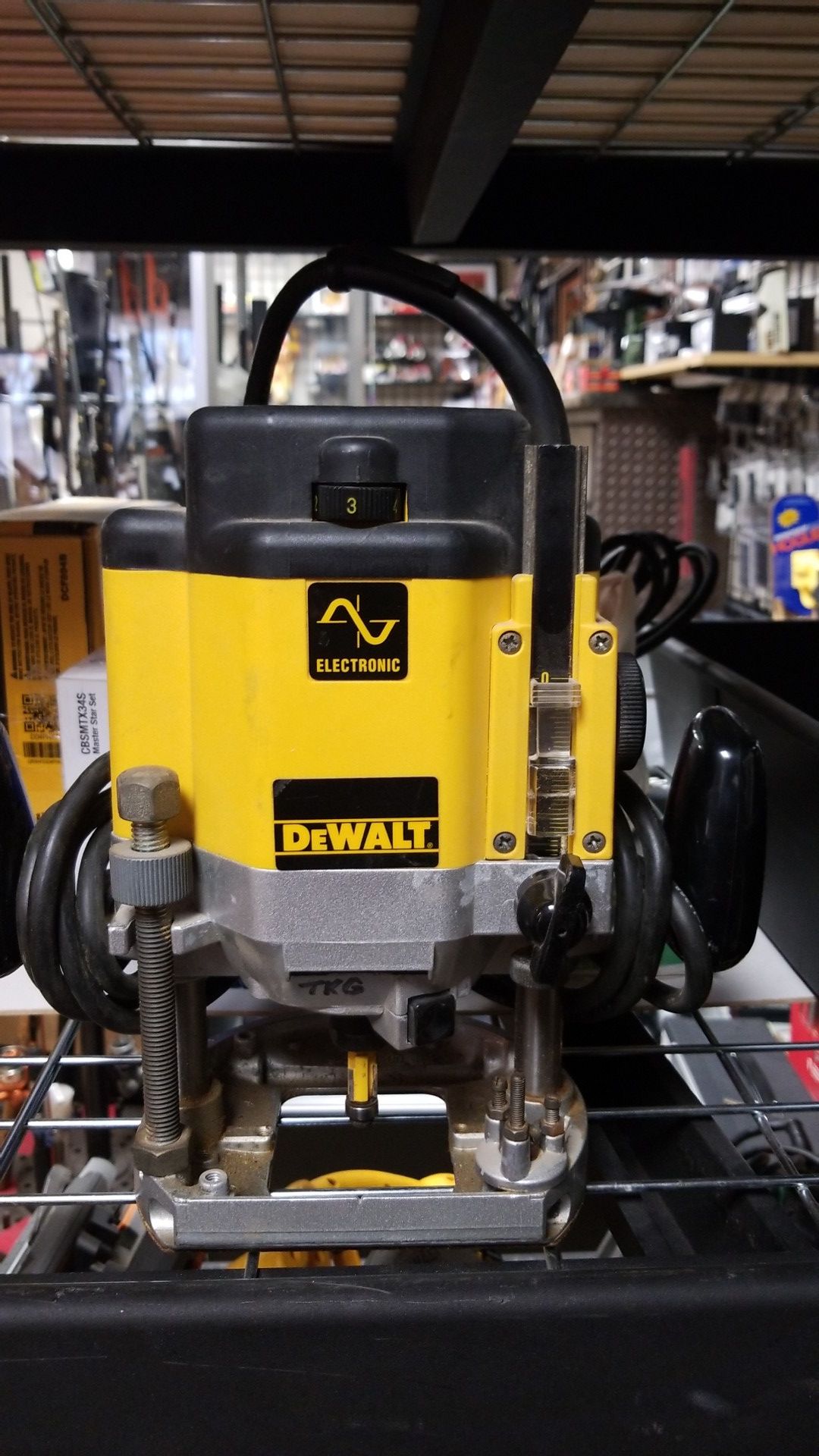 DeWalt Electronic Plunge Router Model DW625 for Sale in Sun City, AZ