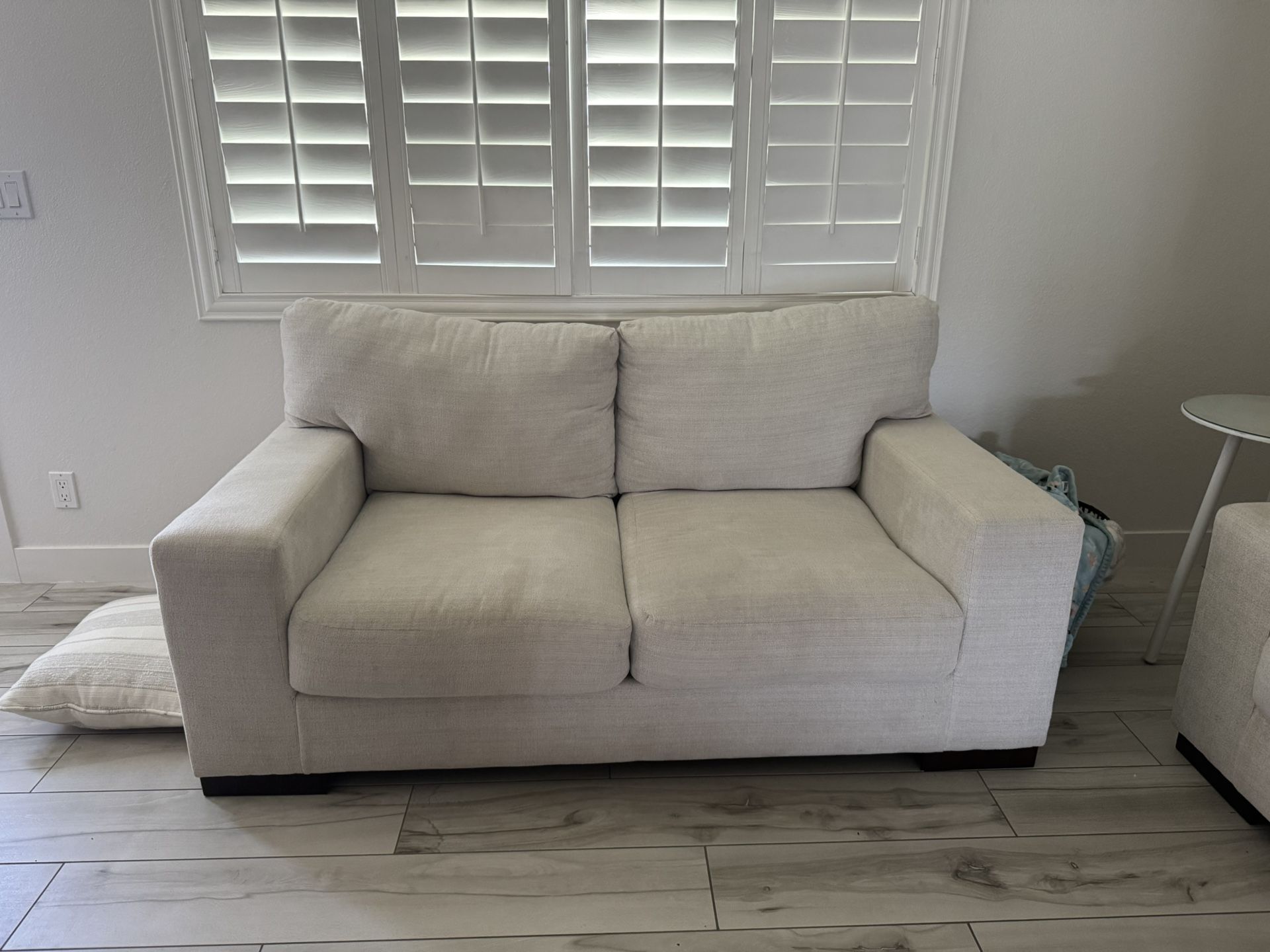 White Love Seat