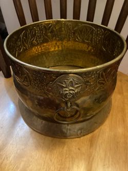Brass oval planter with handles 10” wide 7”Tall