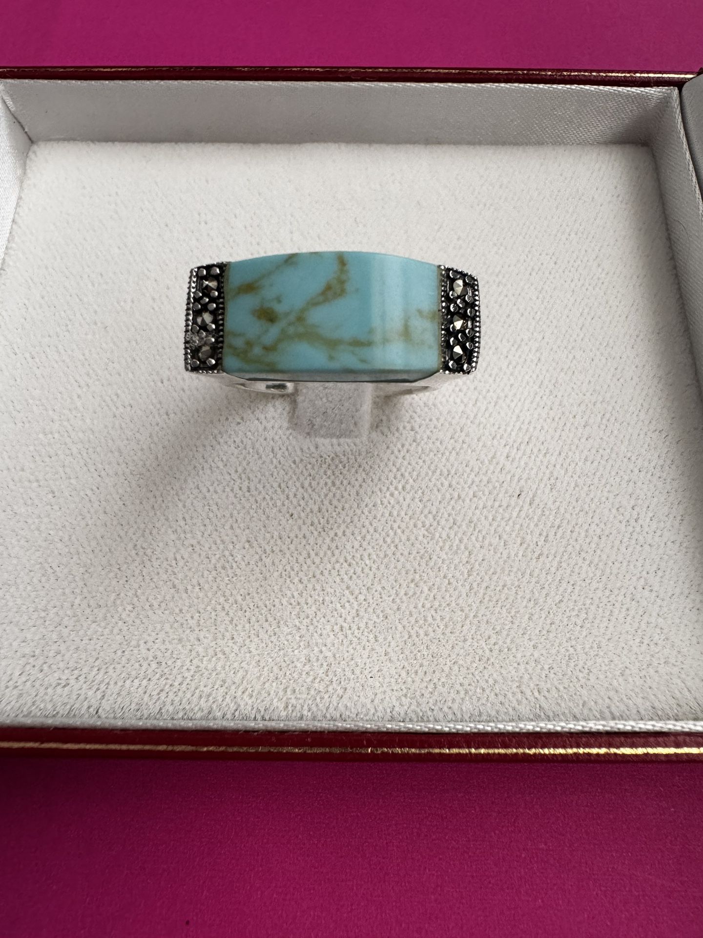 Vintage 925 sterling silver turquoise ring Slimline Turquoise Ring size 8.5 with 3 stones on each side In great condition