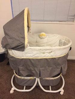 Carter s Soothe n Sleep Bassinet Bumble for Sale in Orem UT OfferUp