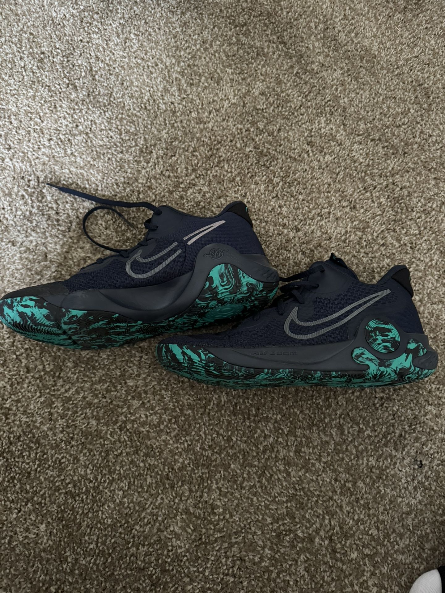 Men’s Size 11 Nike KD Trey 5 Basketball Shoes