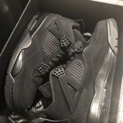 Black Cat Jordan 4