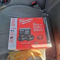 Milwaukee
M18 18-Volt Lithium-Ion High Output Starter Kit with Two 6.0 Ah Battery and Charger