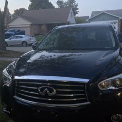2015 Infiniti 8-seater, good condition