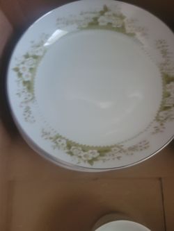 Fine china dinnerware set