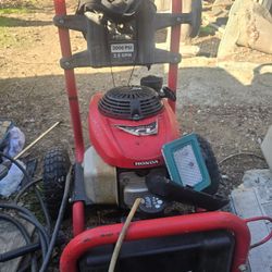 This is a Husky 3000 PSI pressure washer powered by a Honda engine. Key specifications include: 
Pressure: 3000 PSI (pounds per square inch) 
Flow Rat