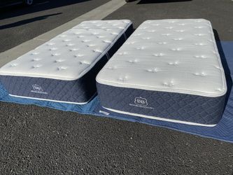 Two Brand New Twin XL Mattresses ! Brooklyn Bedding hybrid Mattress ! Twin XL