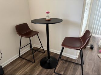 Pub table set - only a few months used.