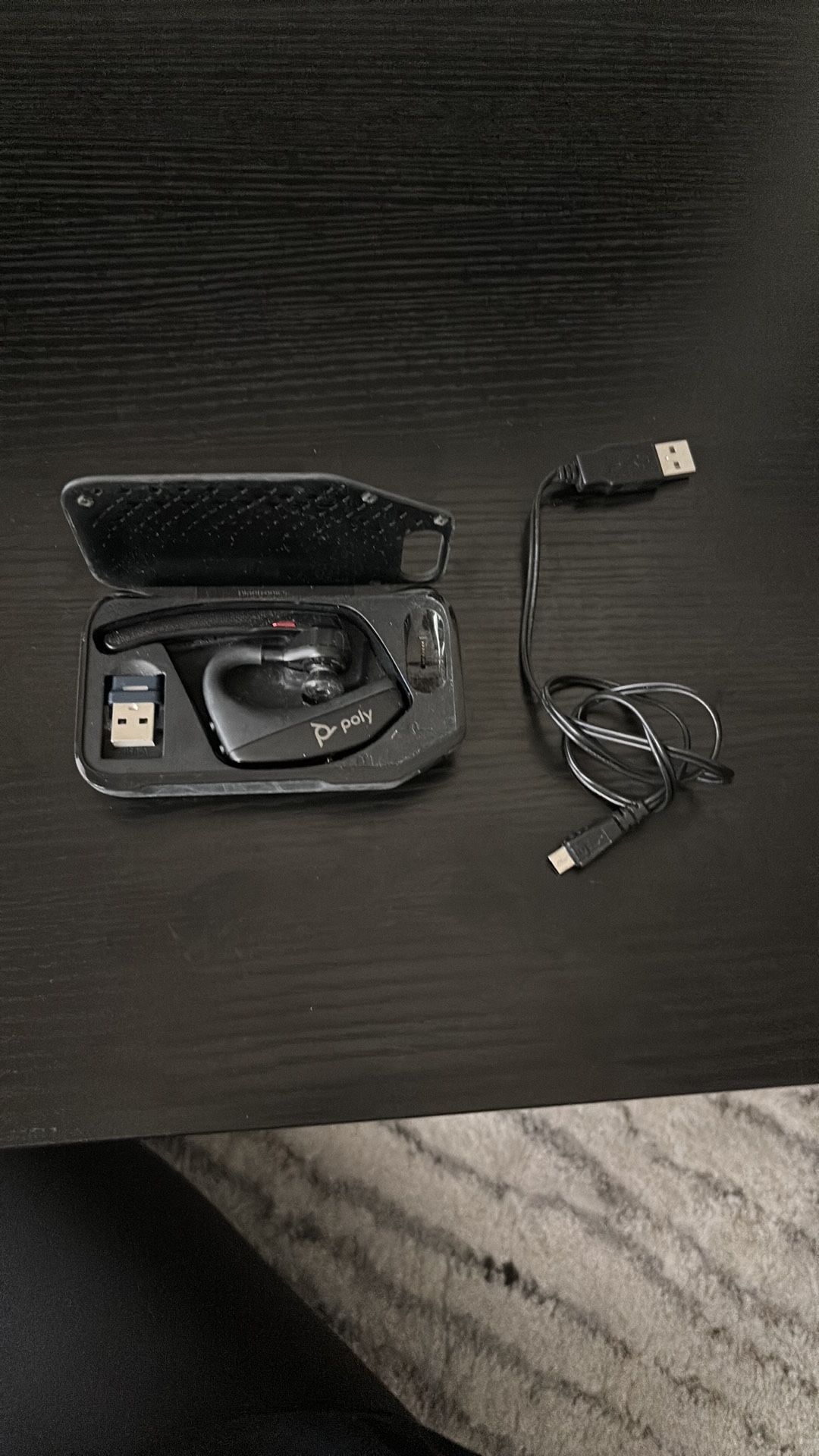 Plantronics Poly Voyager 5200 UC Wireless Headset + Charging Case