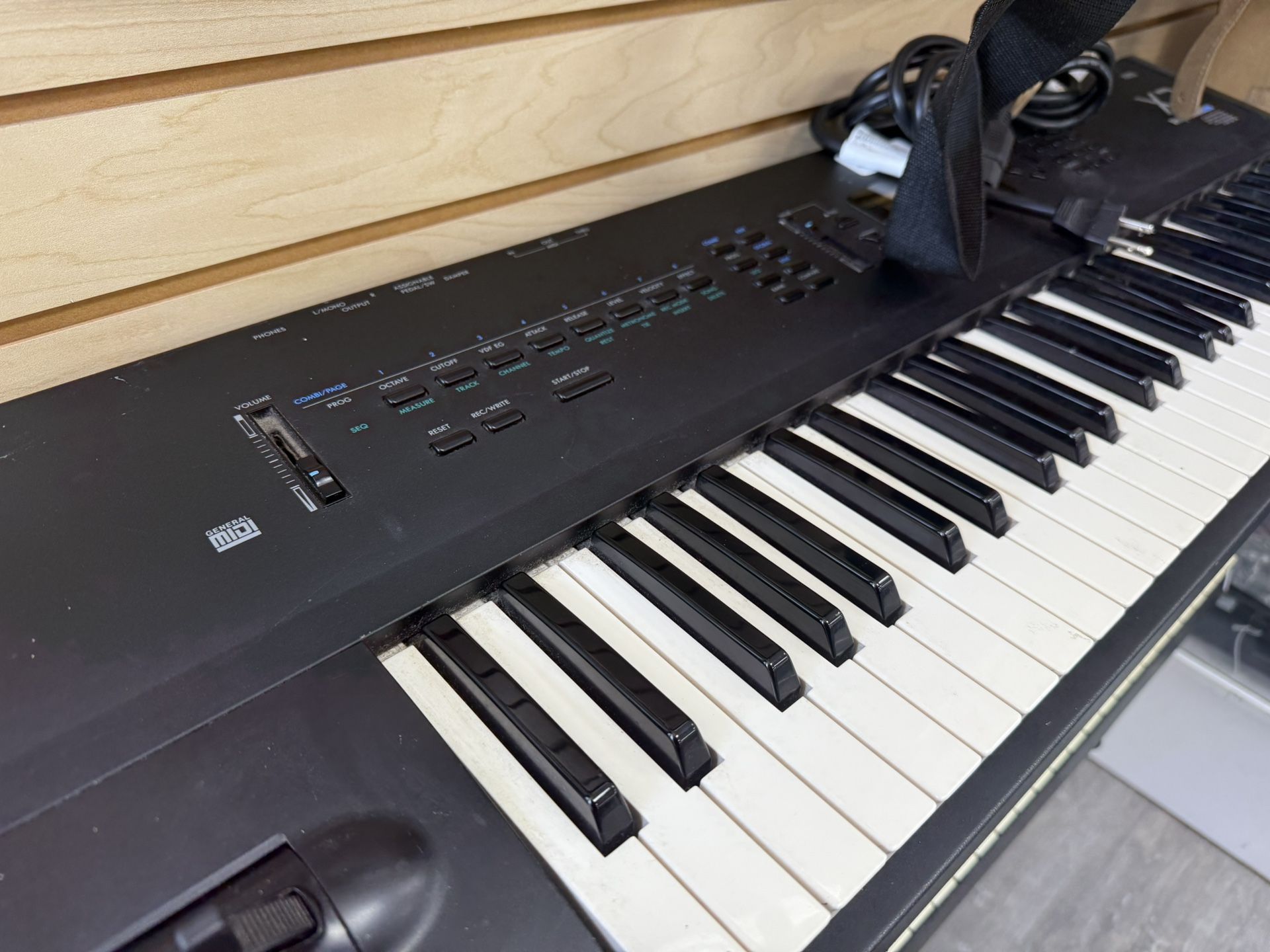KORG KEYBOARD 