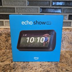BRAND NEW Alexa Echo Show 5  2nd Gen