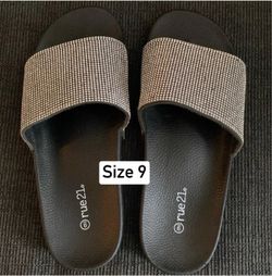 New women’s sandals size 9