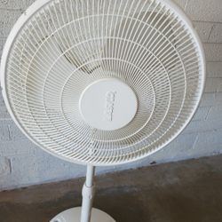 Hurry! Room Fan Works Great! 3 speeds