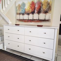 ASHLEY FURNITURE SOLID WOOD DRESSER EXCELLENT CONDITION DELIVERY AVAILABLE 