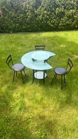 Bar set with table and 3 chear