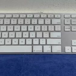 Genuine Apple USB Wired Keyboard with Numeric Keypad MB110LL/B A1243 Grade A