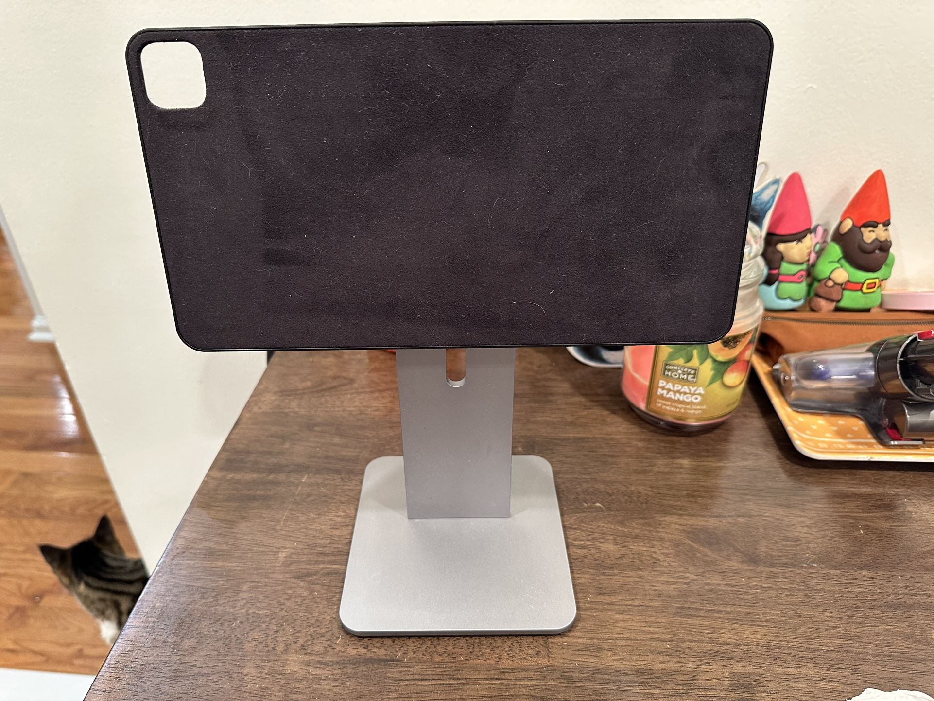 MagFlott Ipad Stand 12.9