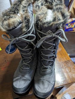 Women Size 9 Columbia Snow / Rain Boots