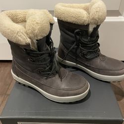 Alpine Design Women’s Sofia 2.0 Winter Boots size 6.5 brand new Retails $100 asking $60