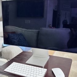 Apple Desktop Setup – Mac Mini + Studio Display + Keyboard – Excellent Condition
