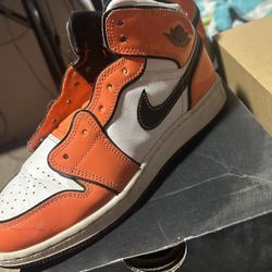 Jordan 1 Retro Orange  Turf 