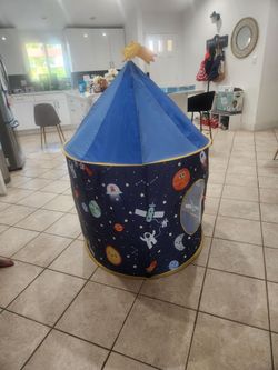 Rocket ship kids tent