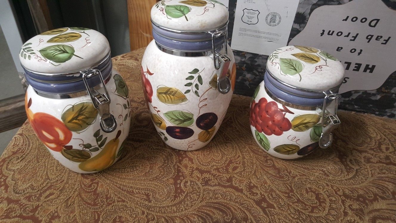 VINTAGE flora canisters (set of 3) with close tabs