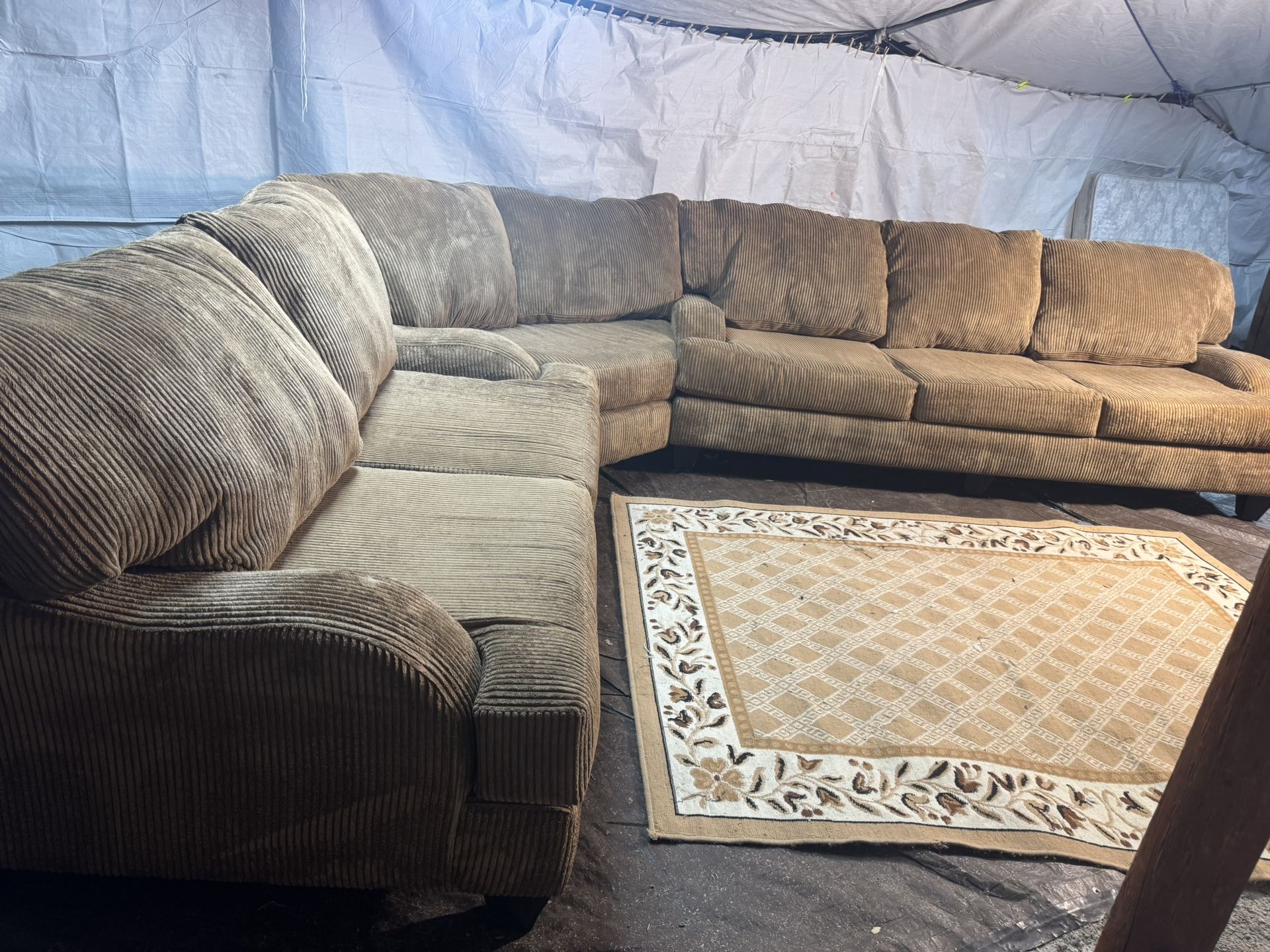 Big Sectional Great Condition Clean We Sell All The Time Delivery $40 Local