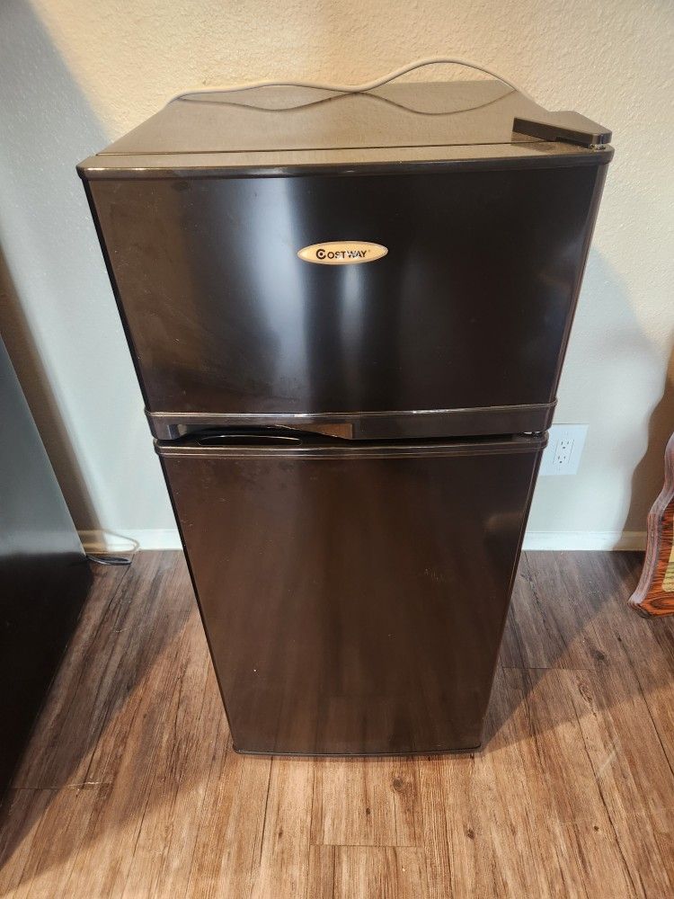 Compact Refrigerator And Freezer