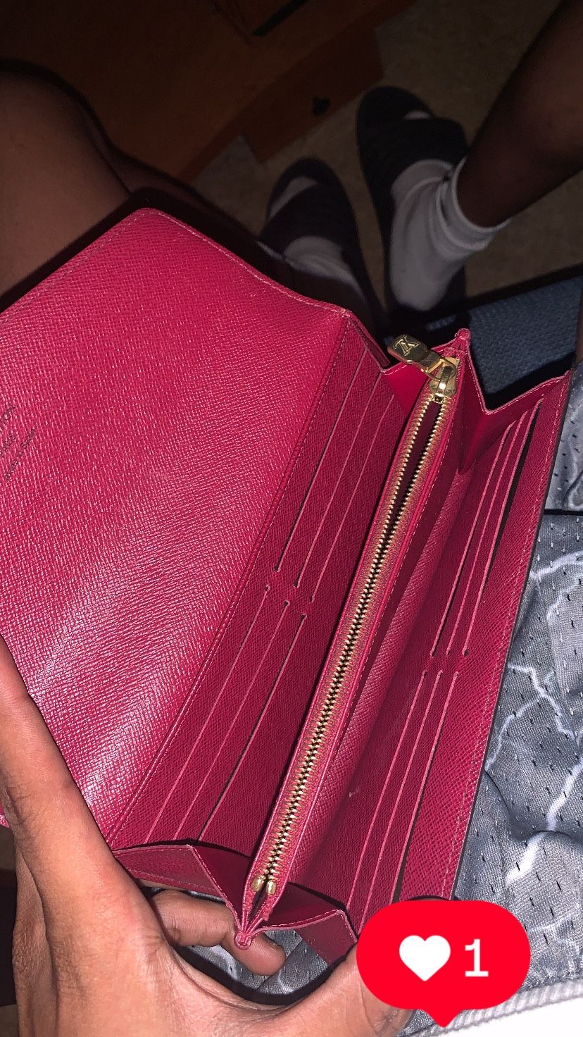 Wanna Make ya Girl/wife Happy real Lv Wallet Asking 300