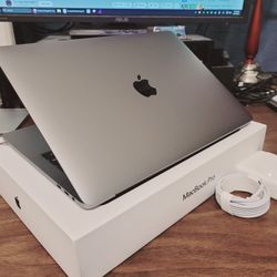  MacBook Pro Laptop, Touchbar, 19