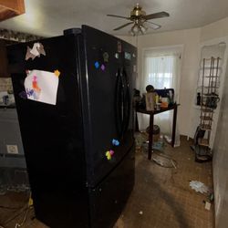 Black Stove and Refrigerator Combo $400