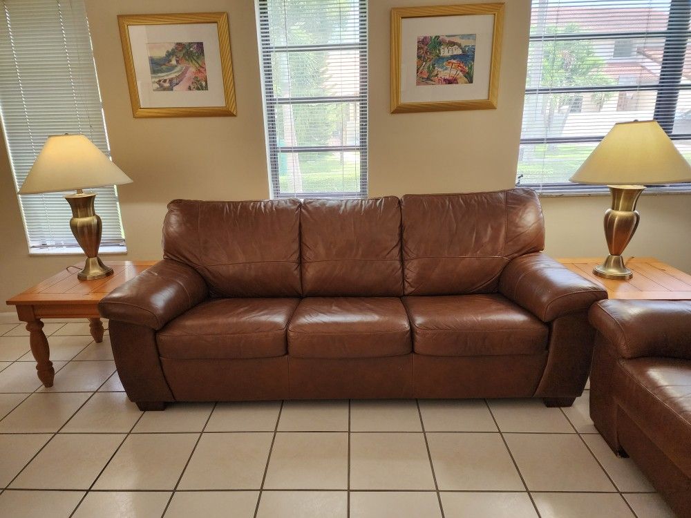 PEEFECT CONDITION Queen Sofa Bed, Love Seat, 2 End Tables, 2 Lamps