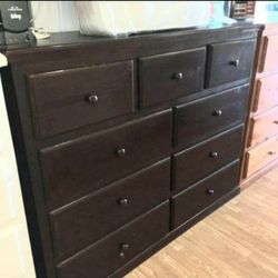 PINEWOOD 9 DRAWER DRESSER