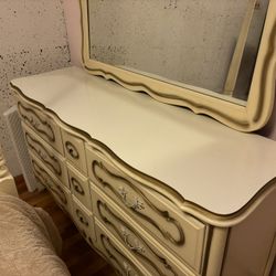 Beautiful Gold And White Girl’s Bedroom Set. 