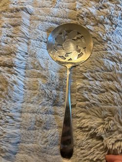 International Silver Co Original Rogers Pierced Tomato Server